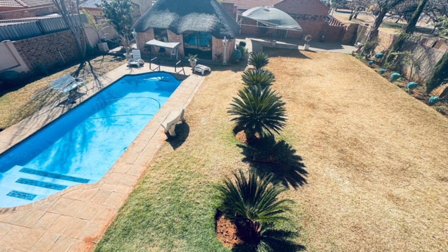 5 Bedroom Property for Sale in Galeshewe Northern Cape